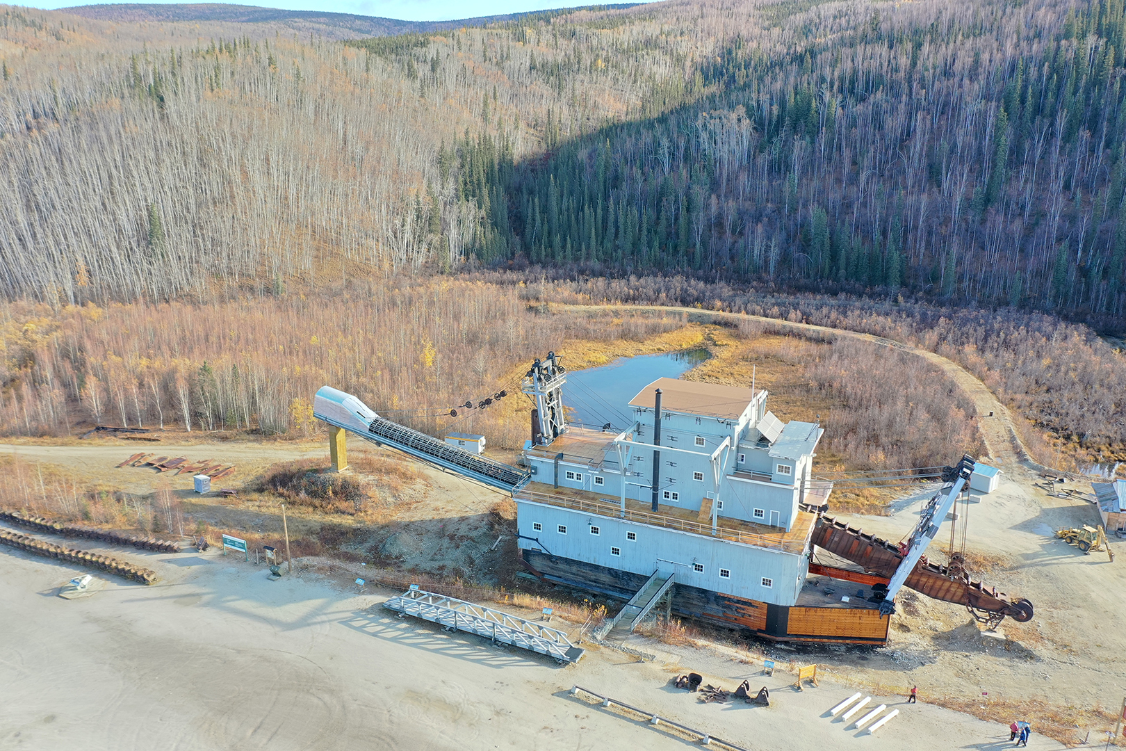 2018 mining dredge